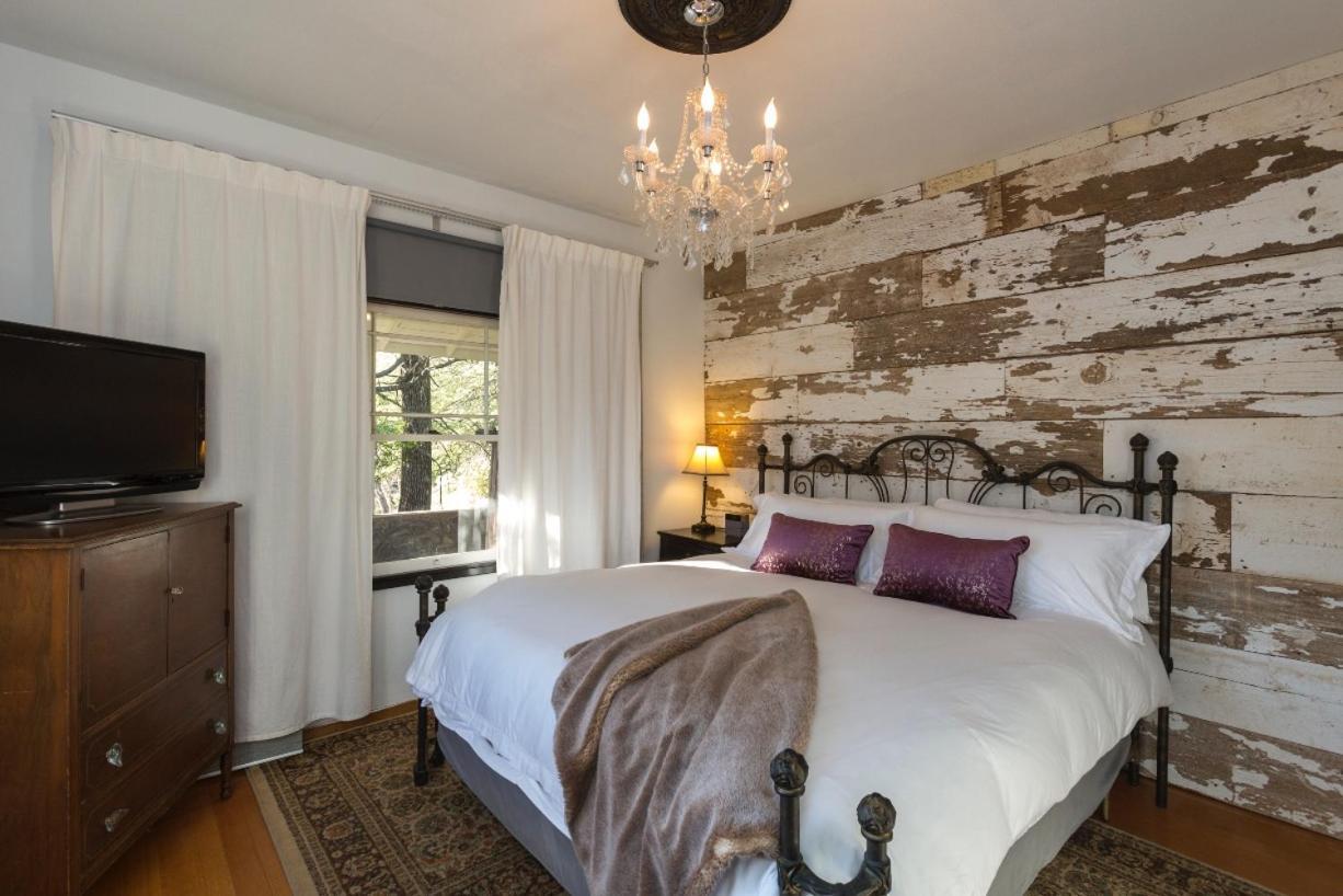Bed And Barrel At Stonehouse Cellars Bed & Breakfast Clearlake Oaks ภายนอก รูปภาพ