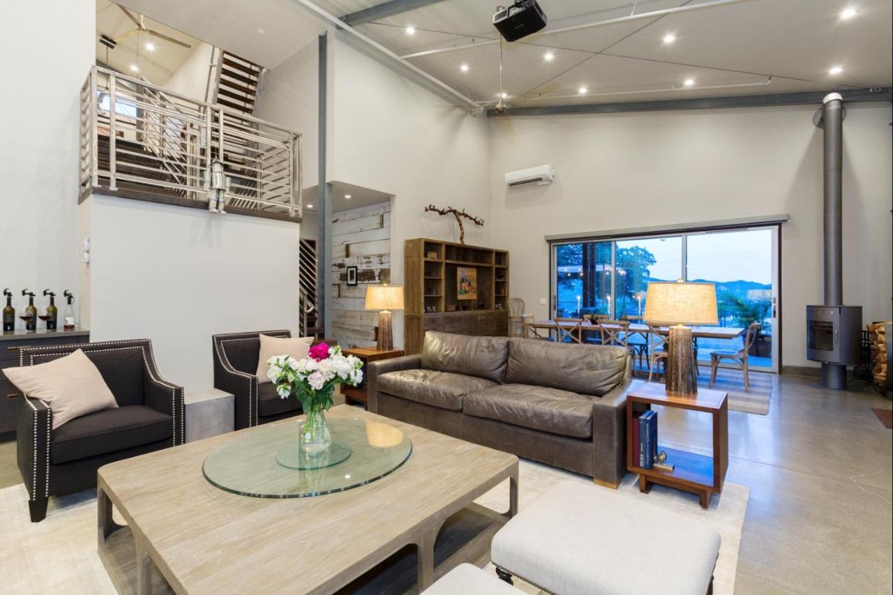 Bed And Barrel At Stonehouse Cellars Bed & Breakfast Clearlake Oaks ภายนอก รูปภาพ