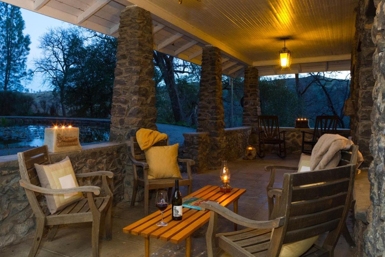 Bed And Barrel At Stonehouse Cellars Bed & Breakfast Clearlake Oaks ภายนอก รูปภาพ