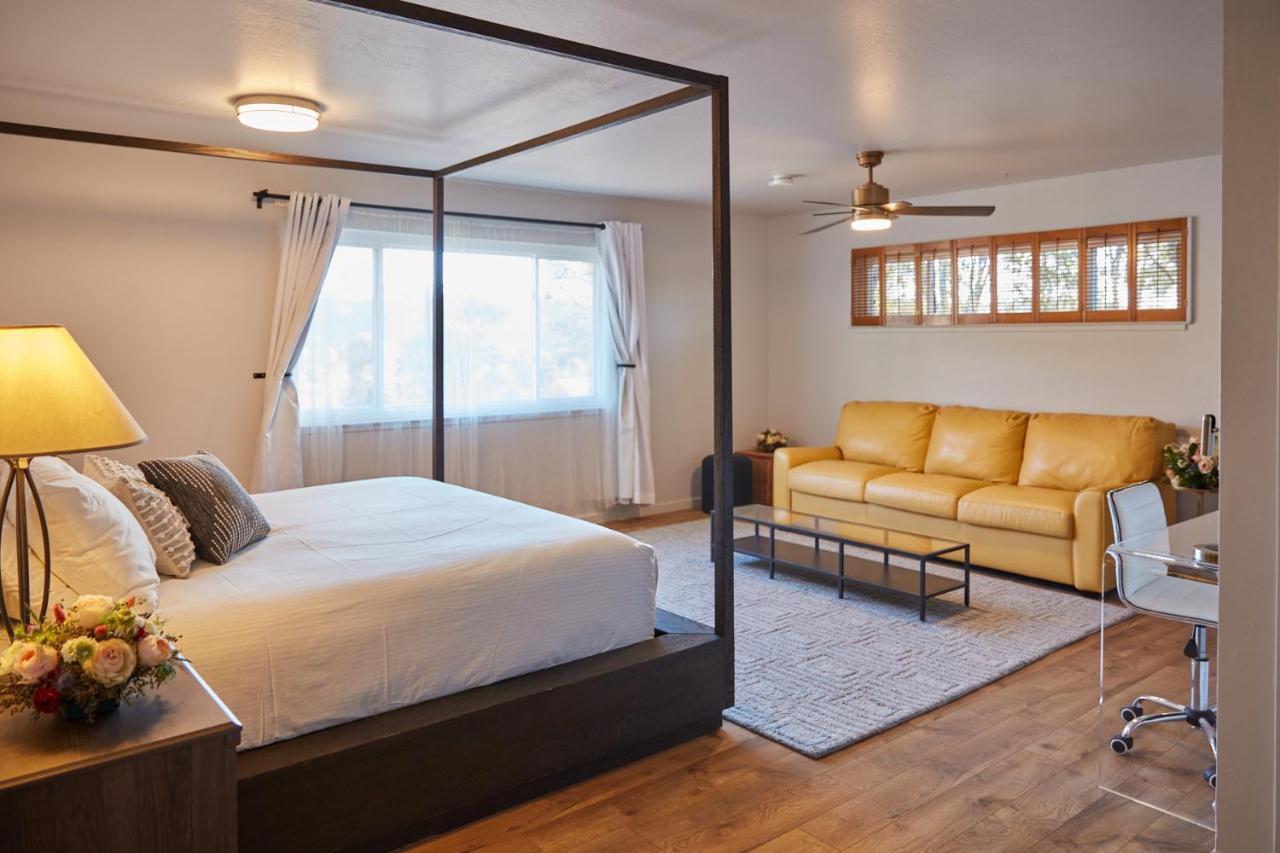 Bed And Barrel At Stonehouse Cellars Bed & Breakfast Clearlake Oaks ภายนอก รูปภาพ