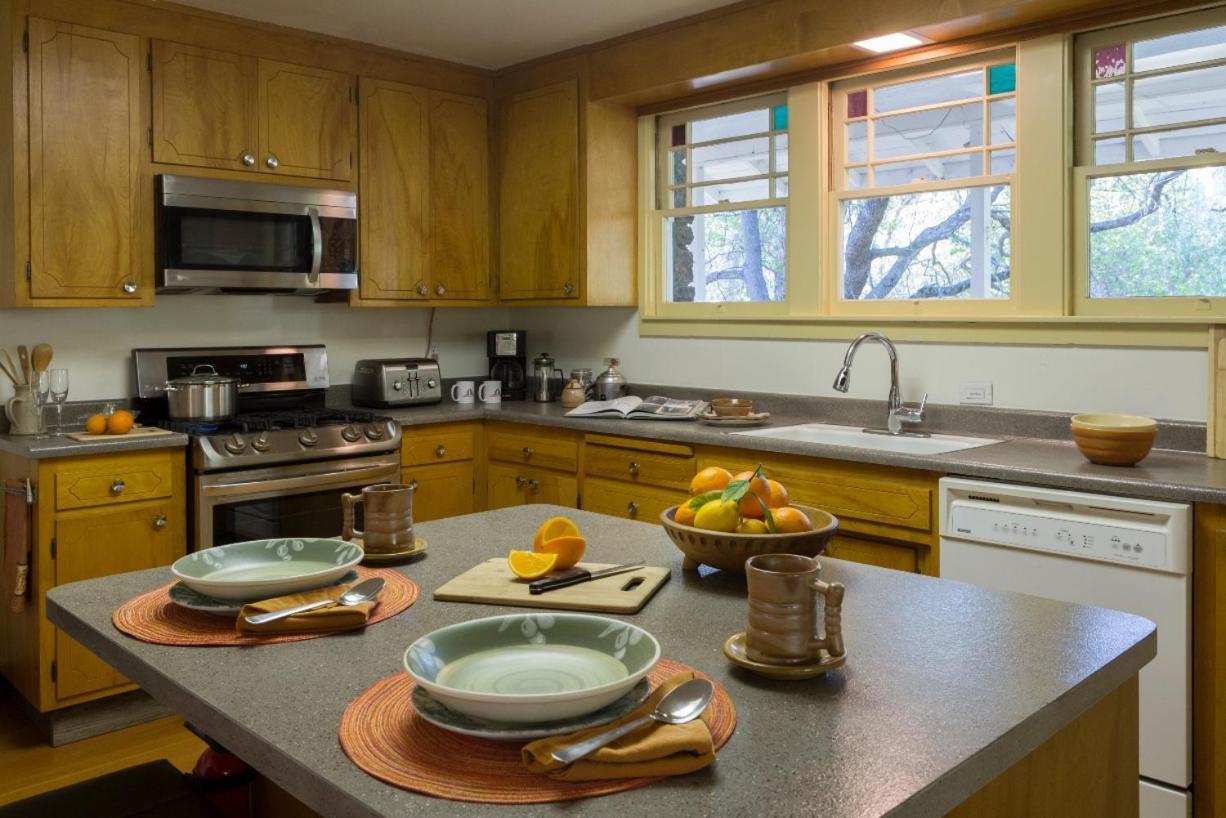 Bed And Barrel At Stonehouse Cellars Bed & Breakfast Clearlake Oaks ภายนอก รูปภาพ