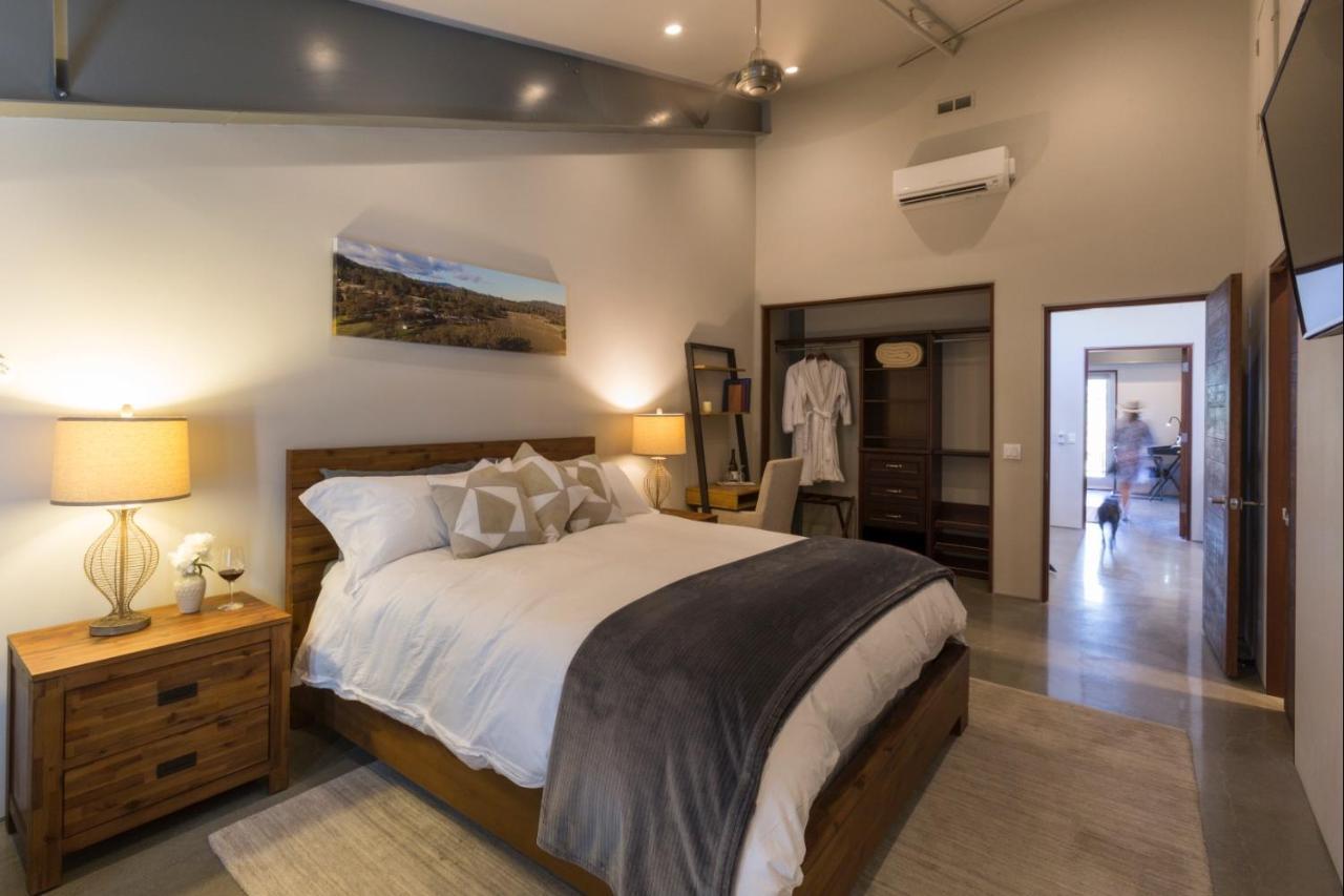 Bed And Barrel At Stonehouse Cellars Bed & Breakfast Clearlake Oaks ภายนอก รูปภาพ
