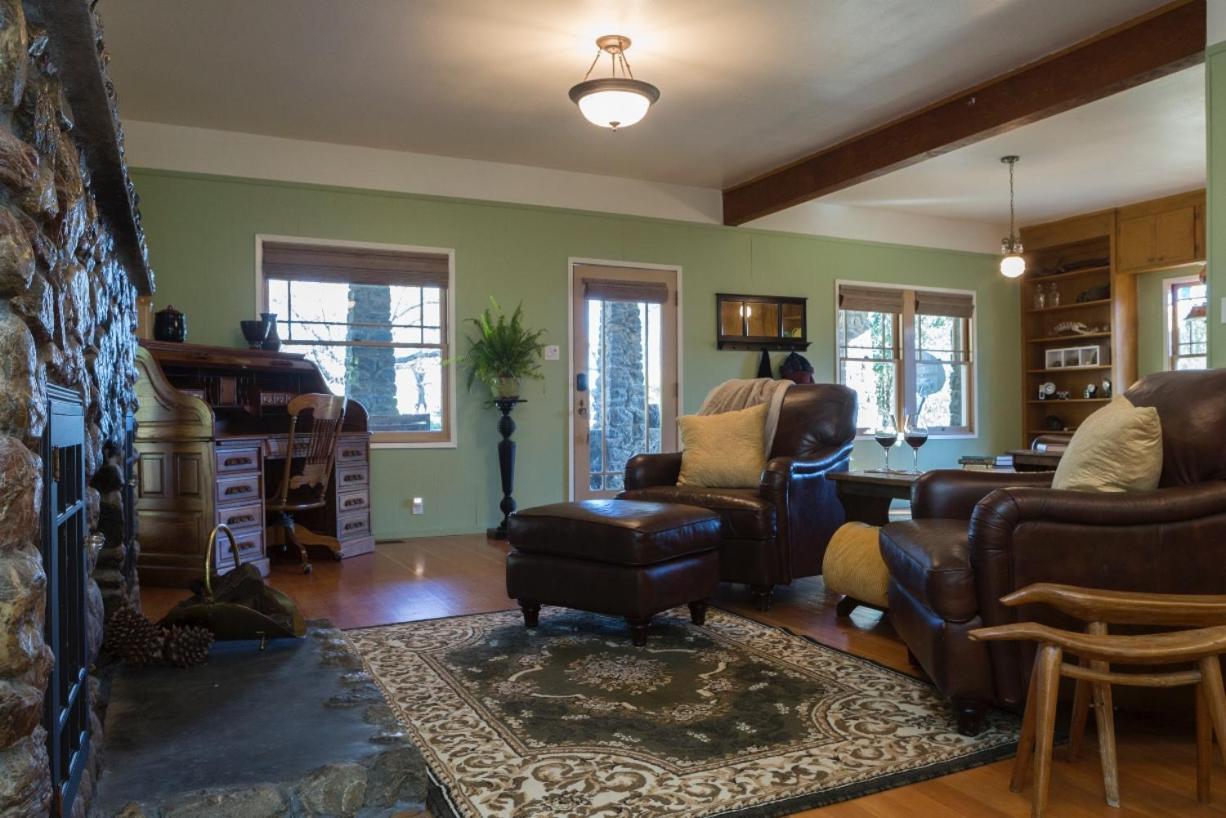 Bed And Barrel At Stonehouse Cellars Bed & Breakfast Clearlake Oaks ภายนอก รูปภาพ