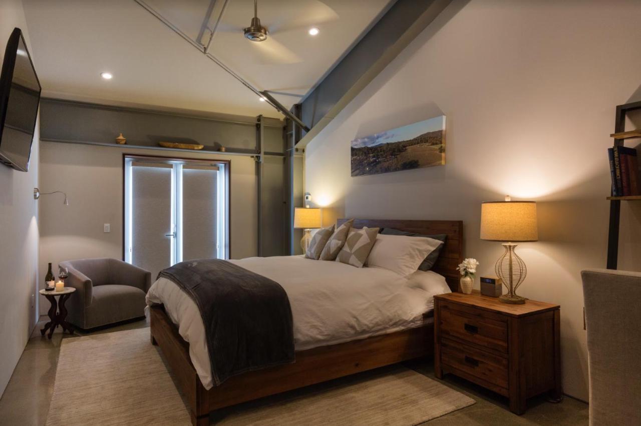 Bed And Barrel At Stonehouse Cellars Bed & Breakfast Clearlake Oaks ภายนอก รูปภาพ